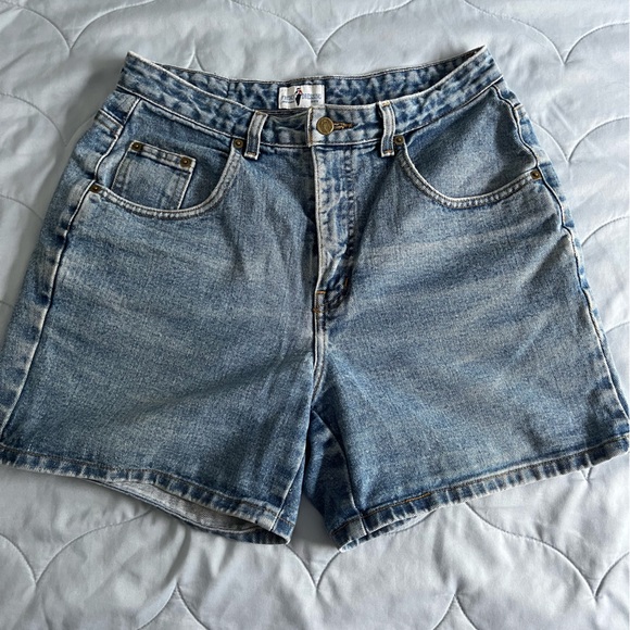 Vintage high waisted denim shorts - Picture 1 of 7